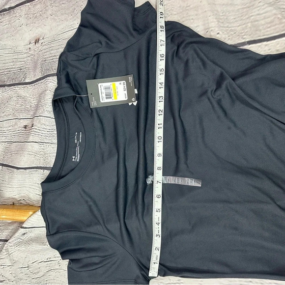 Nwt under armour women's black short sleeve loose fit top - Picture 5 of 7